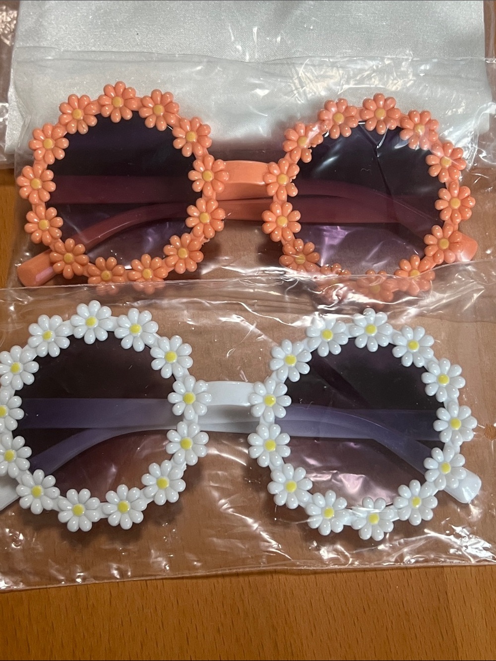 New Daisy Floral Round Sunglasses - Coral & White